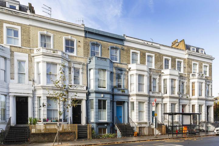 			Stunning 1 bed with study and a private roof terrace, 1 Bedroom, 1 bath, 1 reception Flat			 Ladbroke Grove, Ladbroke Grove